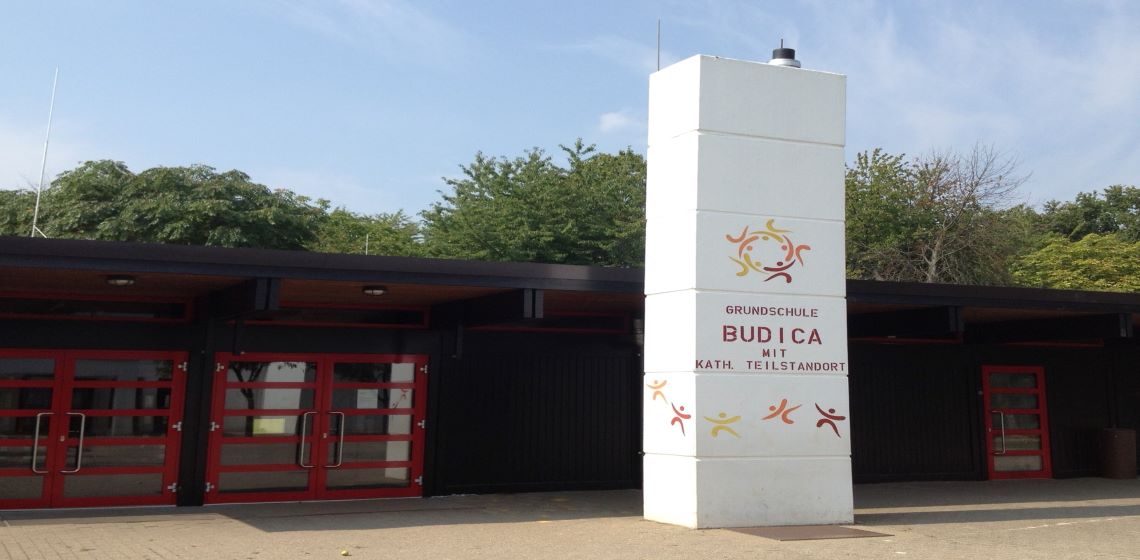 Haupteingang GS Budica